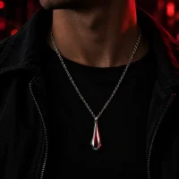 Afterglow Drop Chain båret om halsen