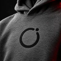 Broken Halo Hoodie, gros plan sur le glyphe et le tissu