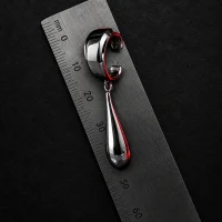 Drip Hook Cuff, vue de profil avec règle pour l'échelle