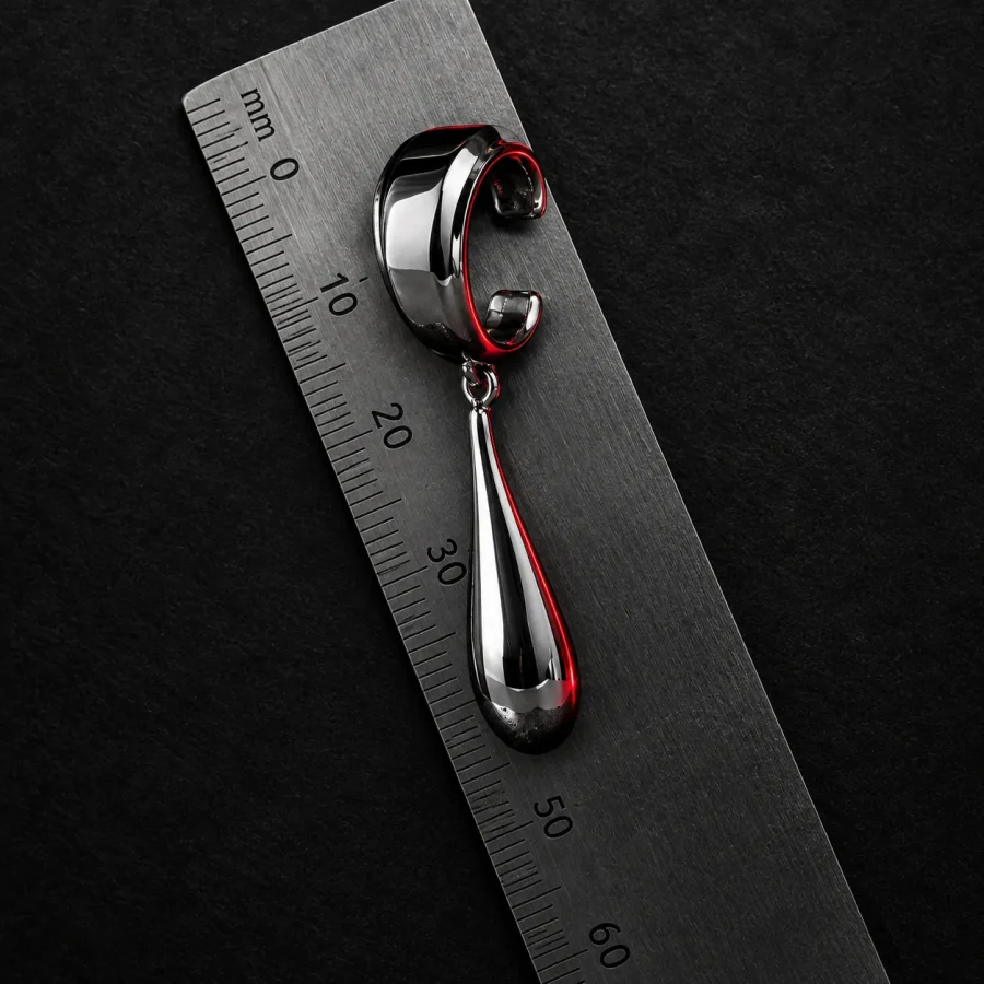 Drip Hook Cuff, vue de profil avec règle pour l'échelle