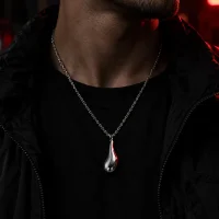 Drip Pendant Chain porté autour du cou