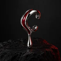 Ember Cuff, studiefoto