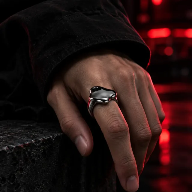 Pool Ring worn on the index finger