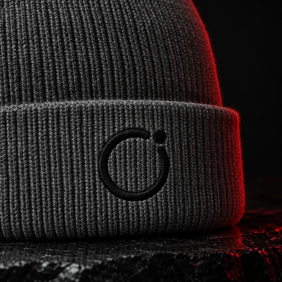 Quench Beanie, close-up af glyffen og stoffet