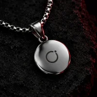 Ripple Box Chain, close-up af den graverede glyf