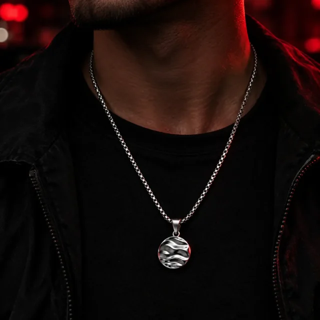Ripple Box Chain worn around the neck