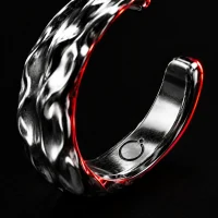 Ripple Cuff, Nahaufnahme der gravierten Glyphe