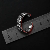 Ripple Cuff, Seitenansicht mit Lineal zur Größenangabe