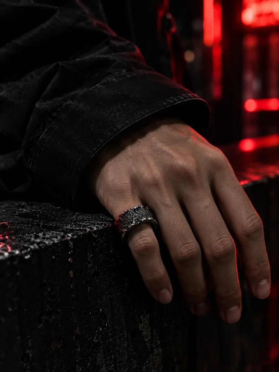 Slag Band worn on the index finger