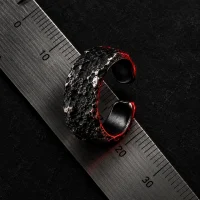Slag Cuff, vue de profil avec règle pour l'échelle