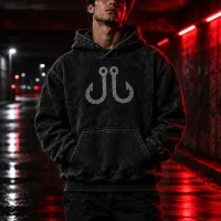 Twin Hook Hoodie gedragen